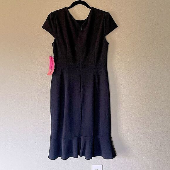 NWT! Betsy Navy Crepe Dress With Cap Sleeves and Ruffle Hem. Size 8. - Picture 1 of 8